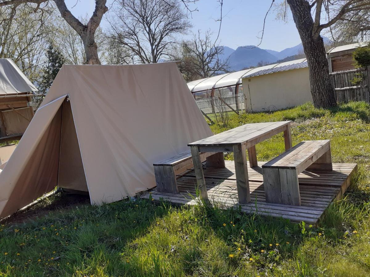 ホテル Camping Le Lac Bleu Châtillon-en-Diois エクステリア 写真