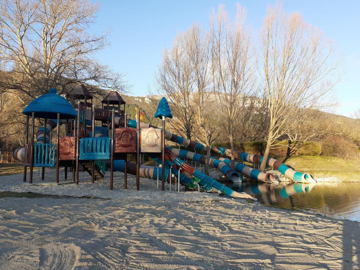 ホテル Camping Le Lac Bleu Châtillon-en-Diois エクステリア 写真