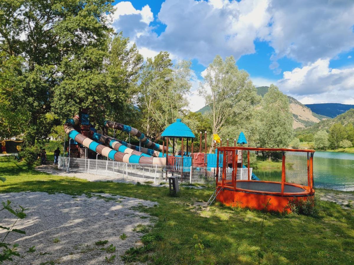 ホテル Camping Le Lac Bleu Châtillon-en-Diois エクステリア 写真