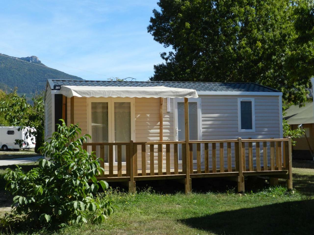 ホテル Camping Le Lac Bleu Châtillon-en-Diois エクステリア 写真